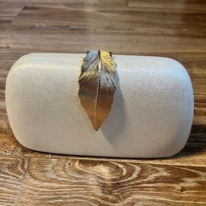 Women’s Wedding Clutch (ALL ACCESSORIES INCLUDED)